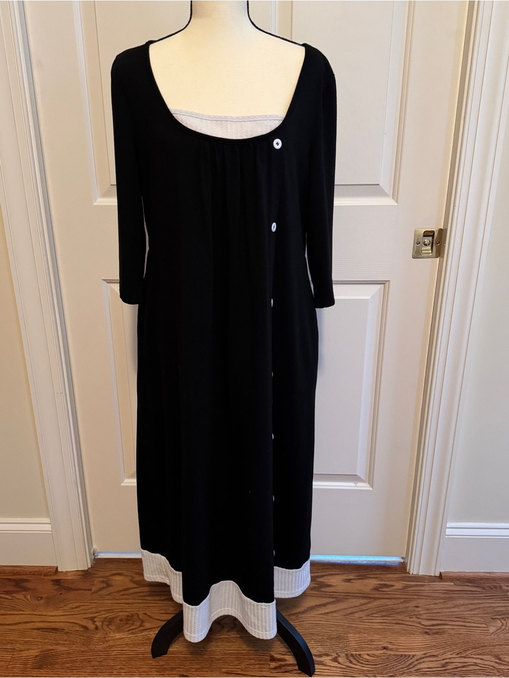 BloomChic Elegant Black and White Maxi Dress size Large